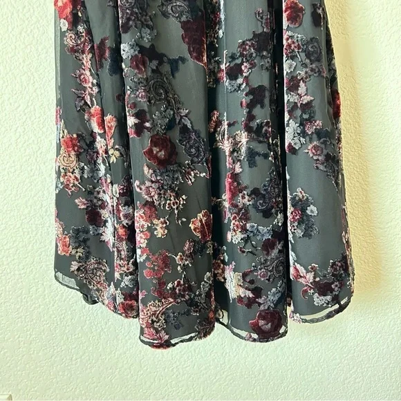 White House Black Market Black Floral Velvet 90s Inspired Formal Midi Dress - Picture 13 of 13